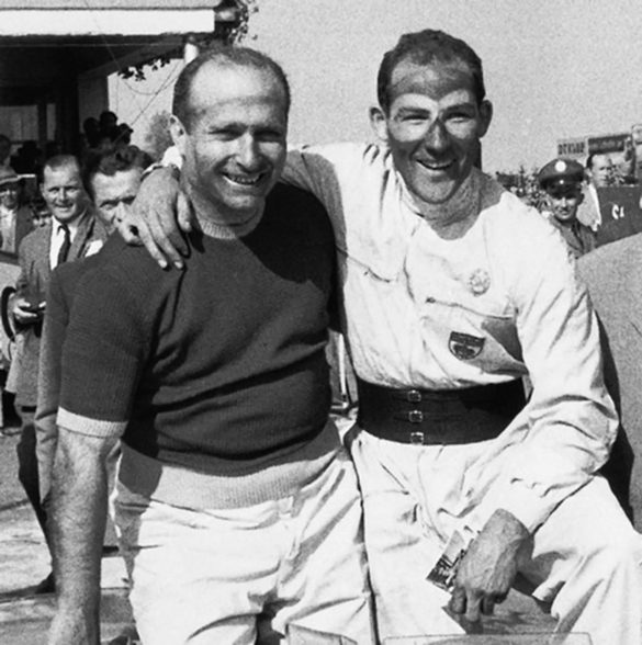 Moss junto a Juan Manuel Fangio.