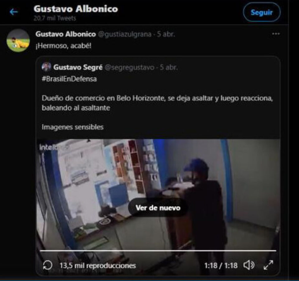 Otra imagen en la que manifiesta su ideología violenta.