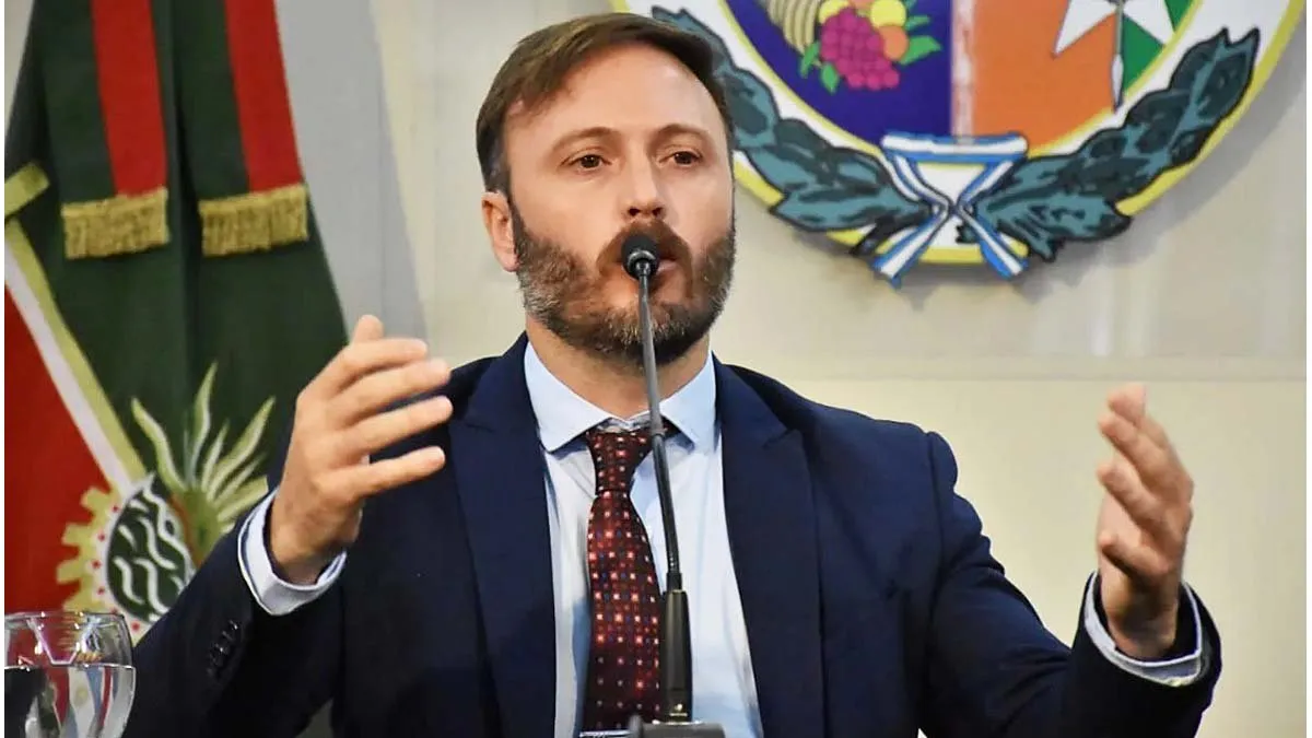 Azcué reorganiza su gabinete tras la renuncia del Secretario de Servicios Públicos - Salto Grande Extra