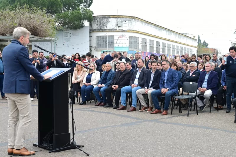 Entrega de ambulancias en Entre Ríos por el gobernador Rogelio Frigerio