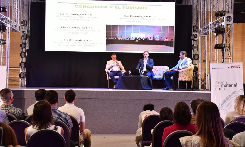 Azcué y Albisu en cierre de Expo “Concordia Produce 2025”