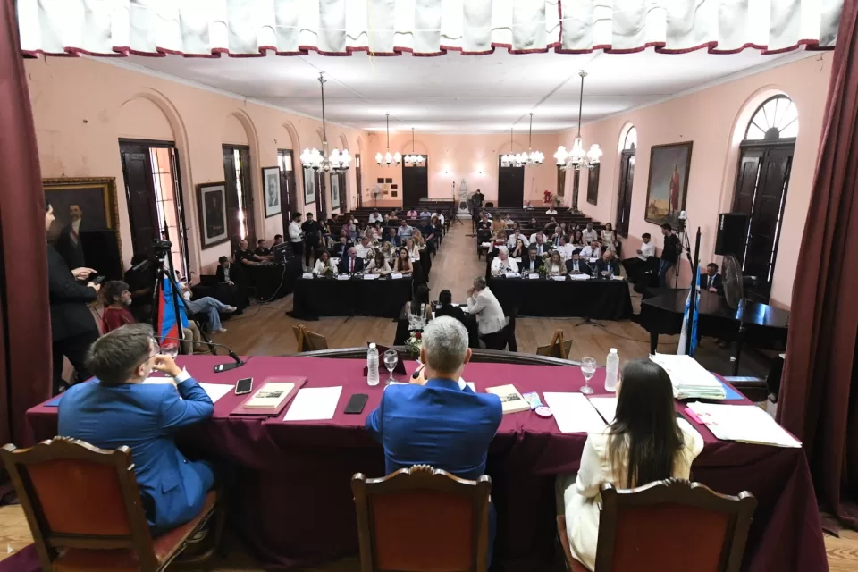 Sesión histórica de Diputados en el Colegio Superior Urquiza