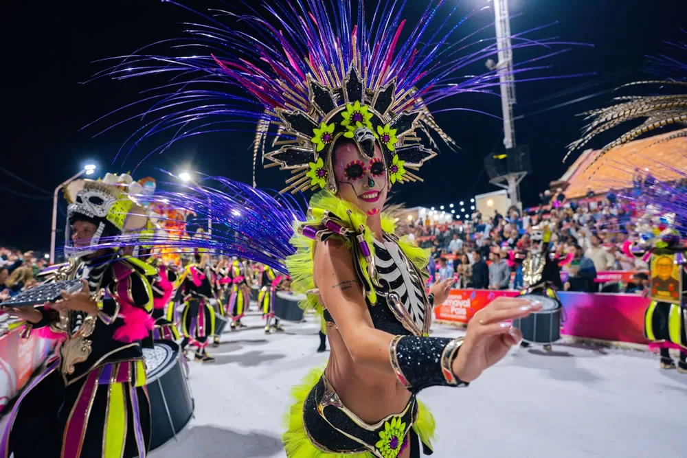 Gualeguaychú inauguró la temporada de carnavales entrerrianos con más de 15 mil personas - Salto Grande Extra