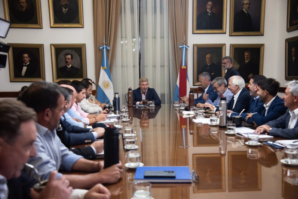 Gestión de Rogelio Frigerio en reunión de gabinete