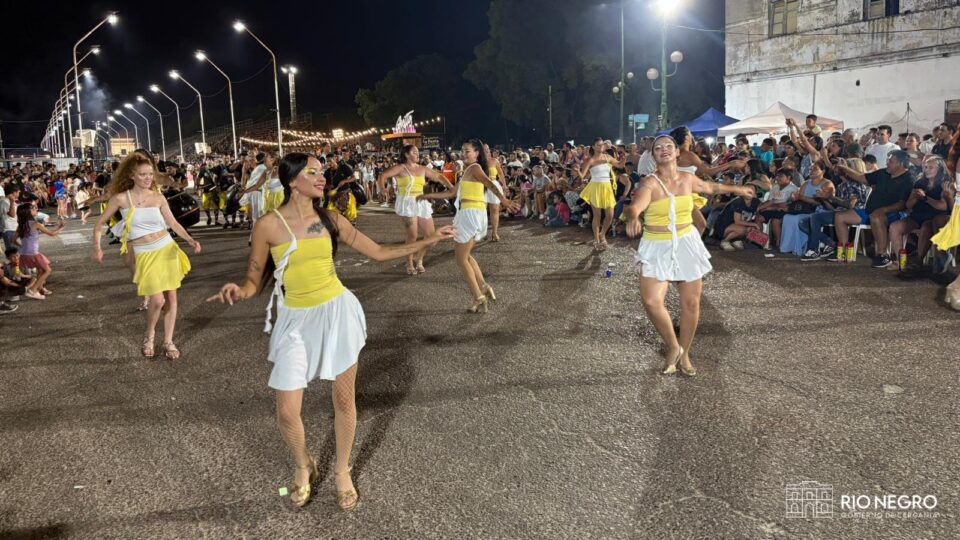 Delegaciones participantes del intercambio cultural de carnaval entre Uruguay y Argentina