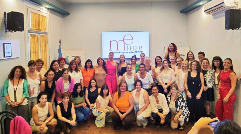 Integrantes de Mujeres Empresarias FEDER durante el encuentro en el Centro de Comercio de Concordia