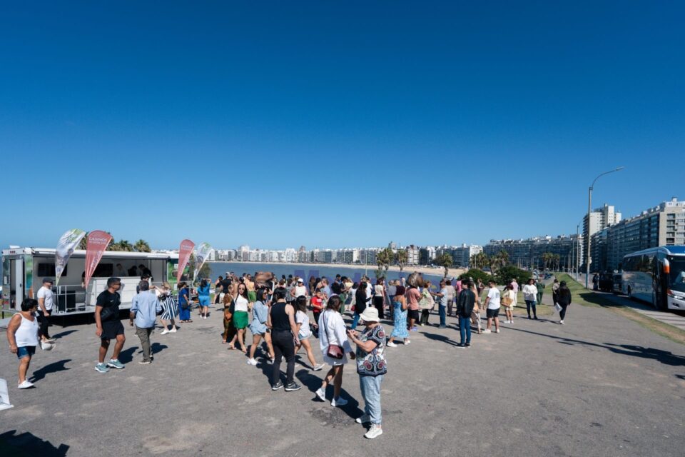 Promoción del turismo Entre Ríos en Uruguay en la zona de las Letras de Montevideo.
