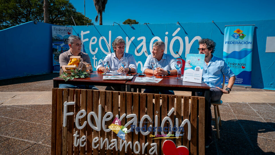 Firma de convenio para el Observatorio Económico Turístico de Entre Ríos en Federación.