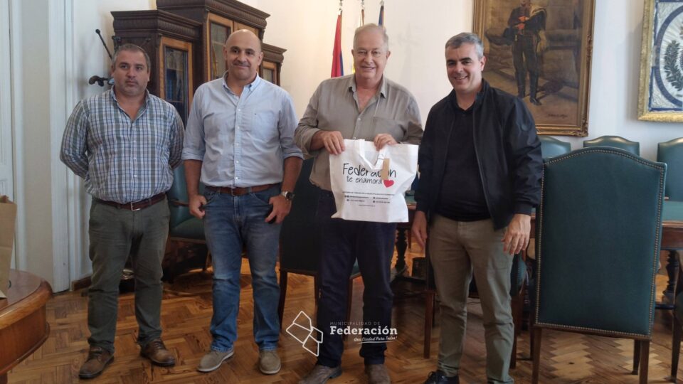 Delegación de Federación en reunión turística en Tacuarembó para promover el destino Federación turismo Uruguay Brasil