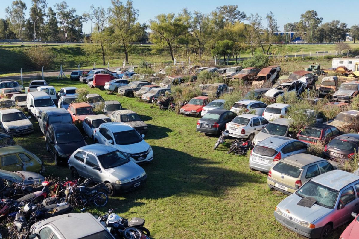 Entre Ríos avanza con municipios en el programa de compactación de vehículos abandonados - Salto Grande Extra