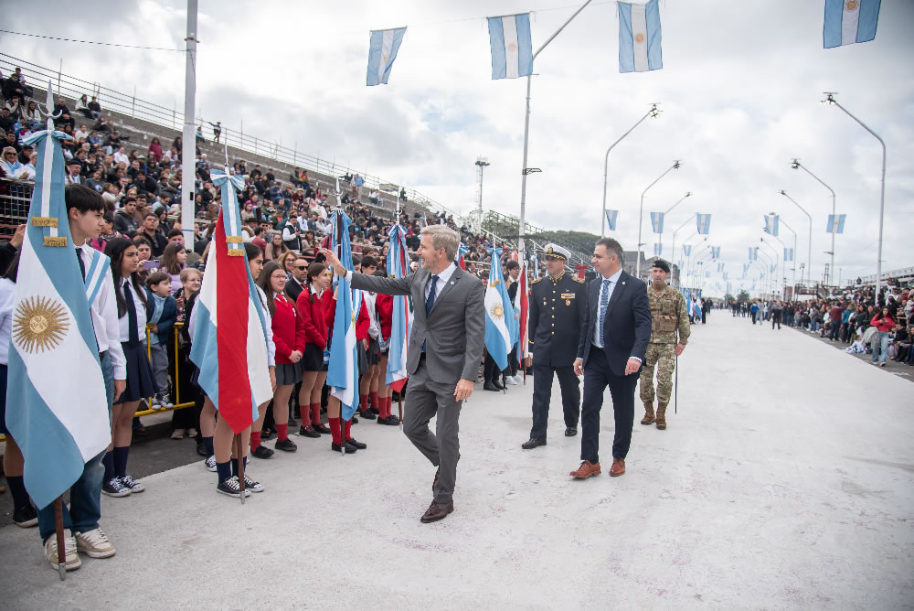 Frigerio llamó al diálogo y al consenso durante los actos por el 25 de Mayo en Gualeguaychú - Salto Grande Extra