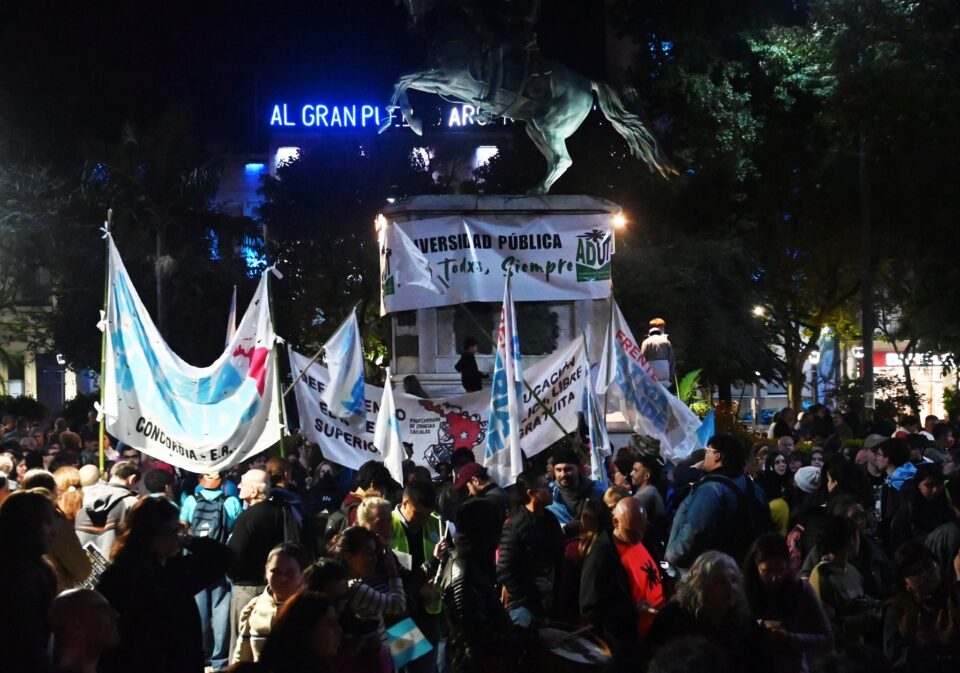 Marcha en Concordia (Por Juan Menoni)