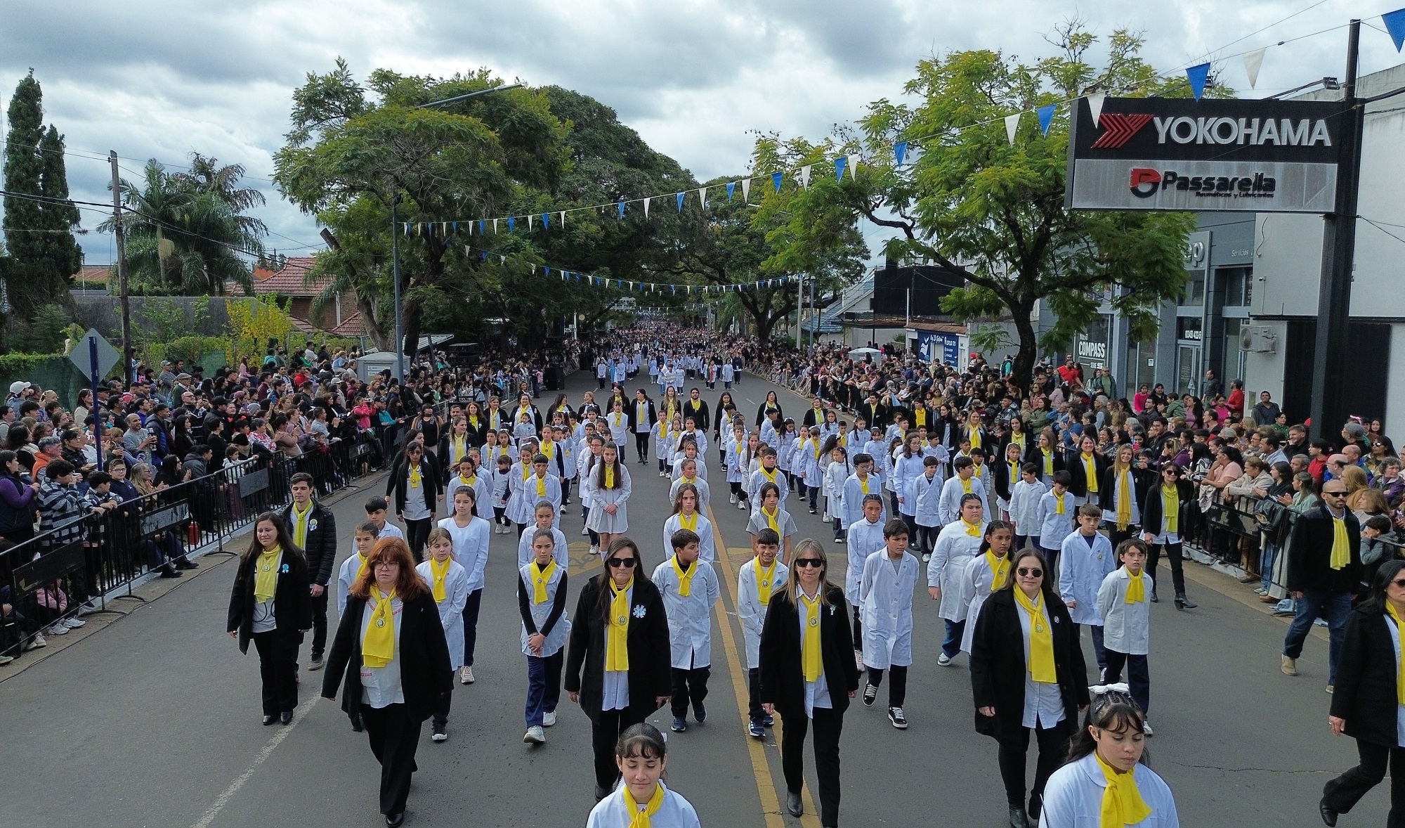 Concordia conmemoró el 216º aniversario de la Revolución de Mayo con un multitudinario desfile cívico militar - Salto Grande Extra