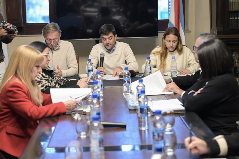 Reunión de comisiones en la Legislatura de Entre Ríos para tratar proyectos de desarrollo regional