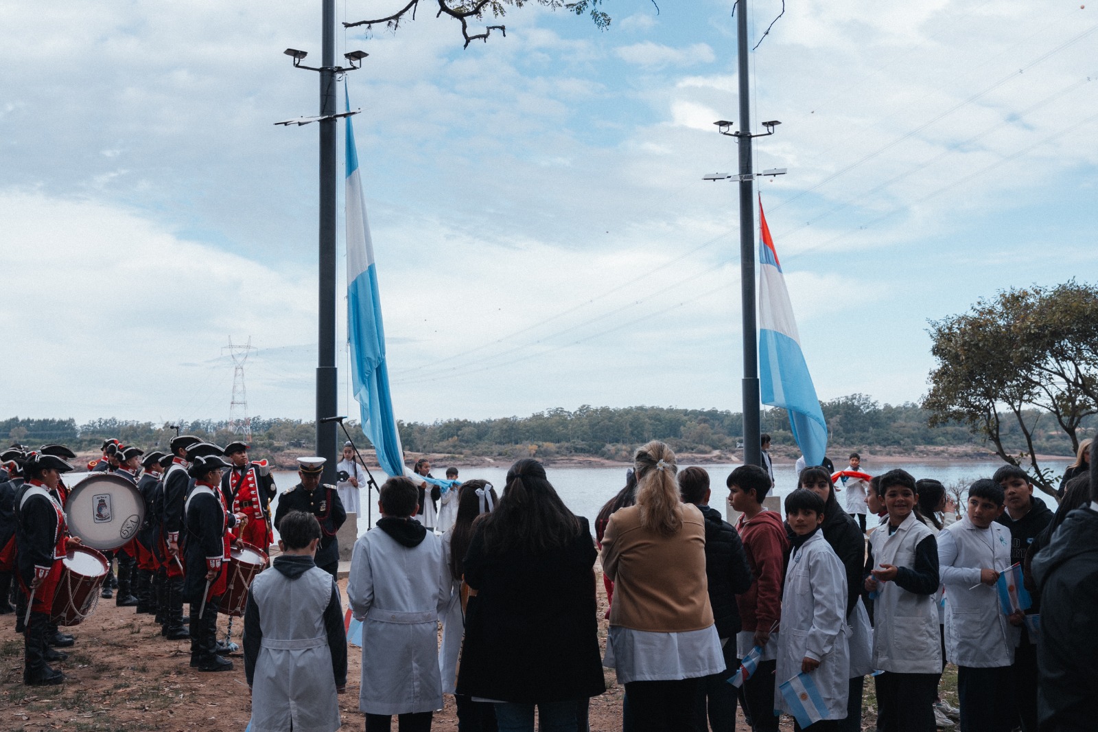 Más de 430 alumnos participaron del acto por el 25 de Mayo organizado por CTM Salto Grande - Salto Grande Extra