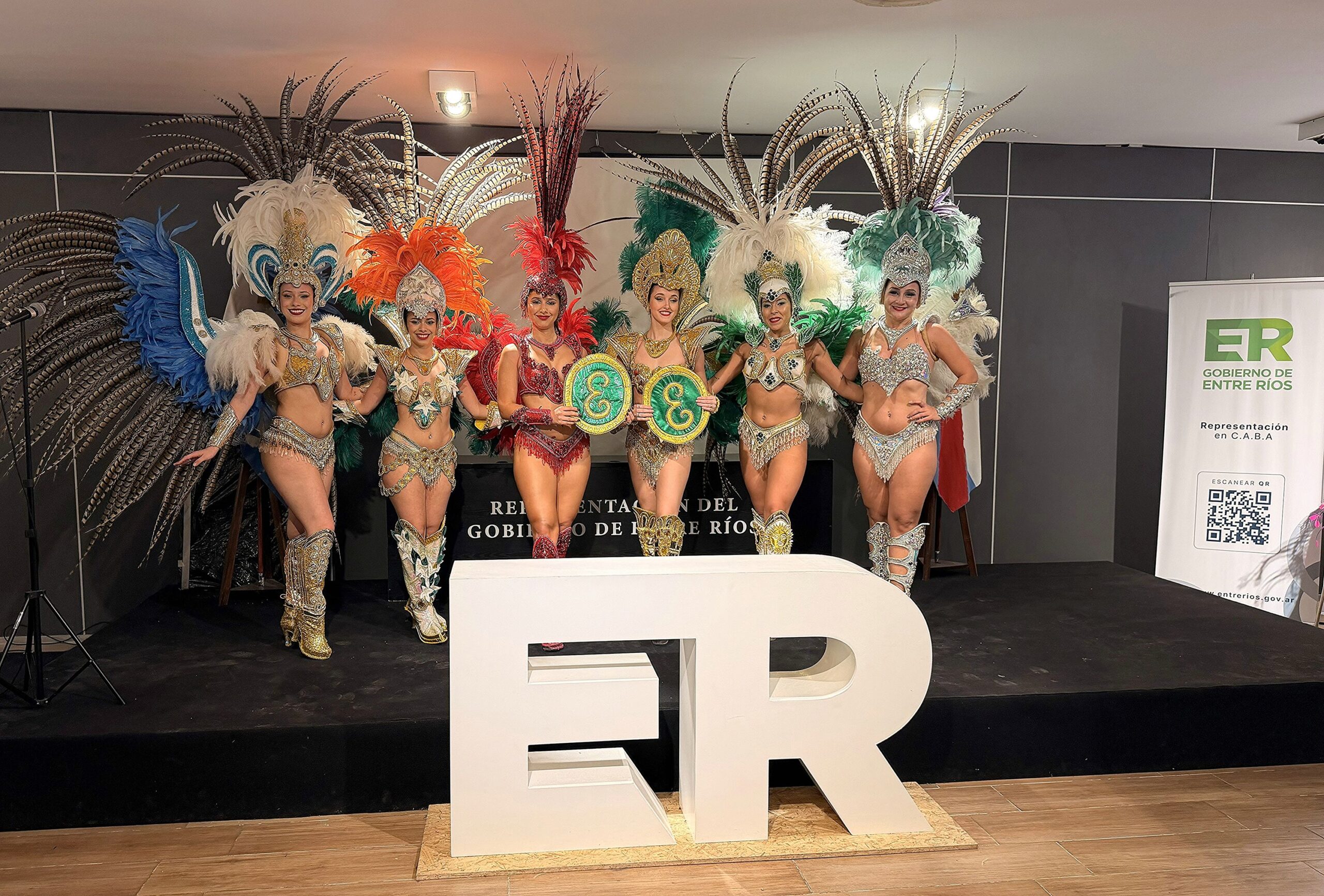 Emperatriz representó al Carnaval de Concordia en la Muestra Itinerante de Carnavales Europeos en Buenos Aires - Salto Grande Extra