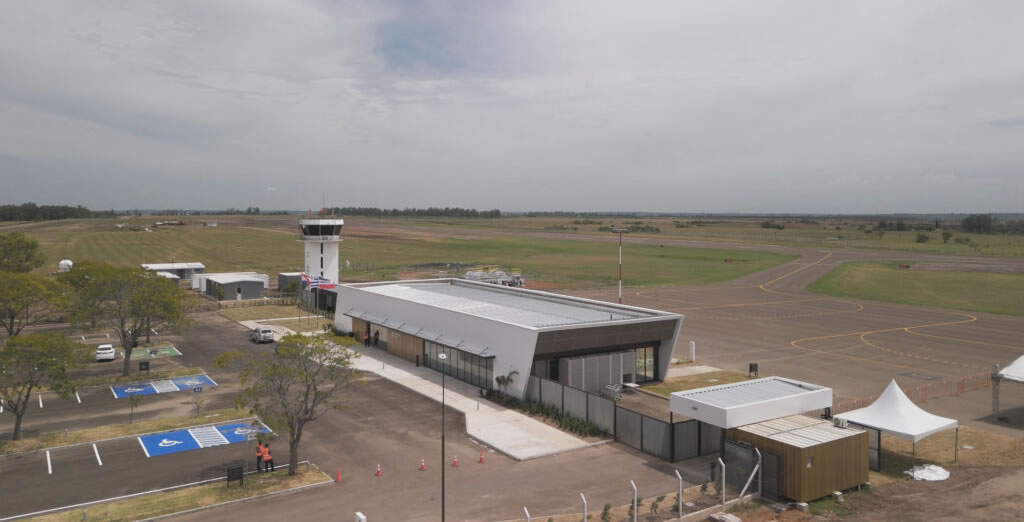Salto busca fortalecer el turismo y el comercio mediante nuevas conexiones aéreas - Salto Grande Extra