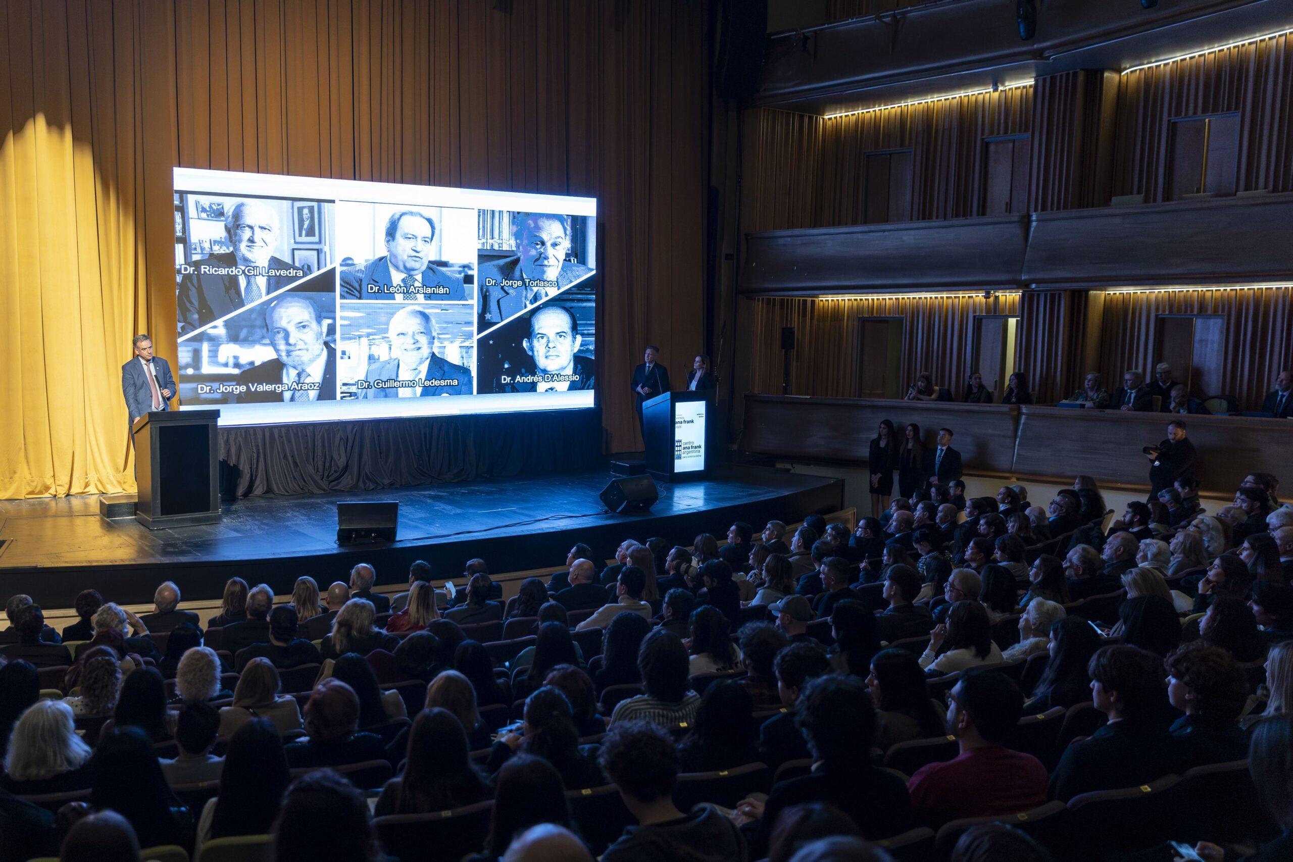 No hay convivencia democrática posible sin memoria, afirmó Orsi en premio Ana Frank al tribunal que juzgó a Juntas Militares argentinas - Salto Grande Extra