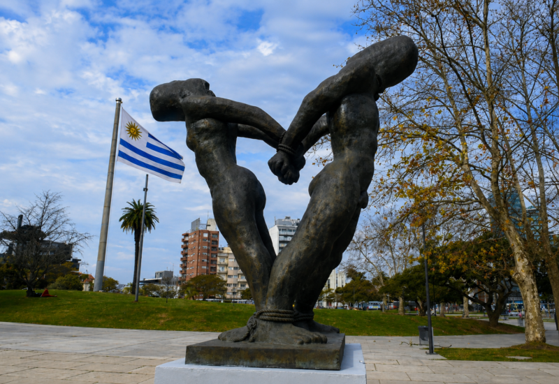 Uruguay conmemora el "Día de la Resistencia y Defensa de la Democracia" a 53 años del golpe de Estado de 1973 - Salto Grande Extra