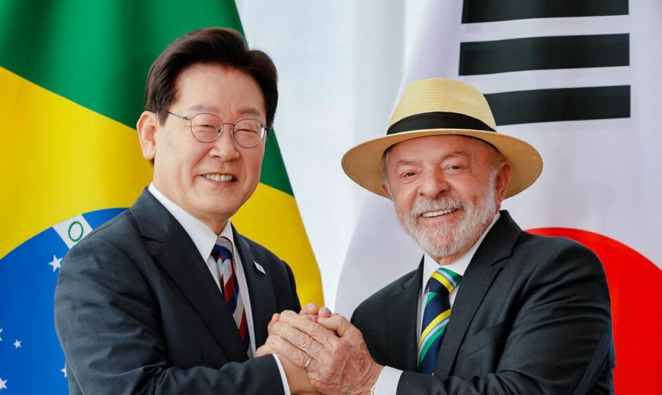 Los presidentes Lula da Silva y Lee Jae-Myung durante el anuncio del avance del acuerdo Mercosur-Corea del Sur en Brasilia.