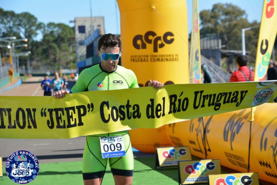 El concordiense Federico Álvarez concreta un excelente regreso a la actividad oficial al quedarse con el segundo puesto del duatlón masculino en el autódromo local.