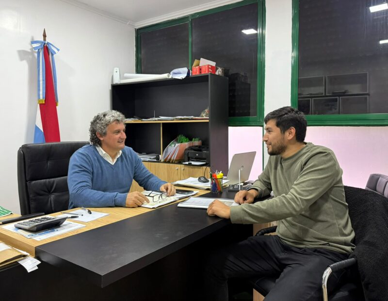 Ricardo Bravo y Federico Zapata analizan las economías regionales de Entre Ríos durante su encuentro en Federación.