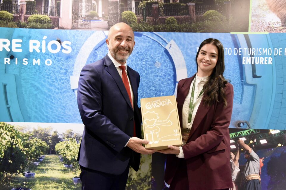 Firma del convenio para la Ruta Binacional del Tannat entre Concordia y Salto