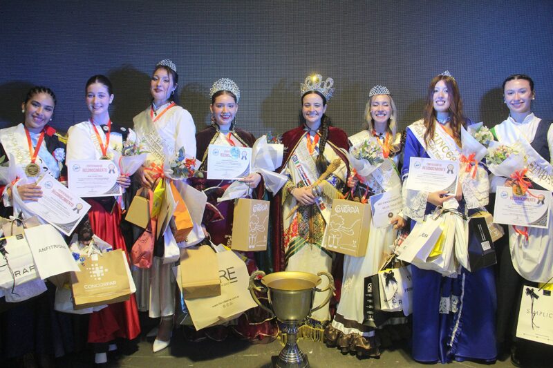Amiela Mendelovich Visnevetzky es coronada como Reina Provincial del Inmigrante 2026 en el Centro de Convenciones de Concordia.