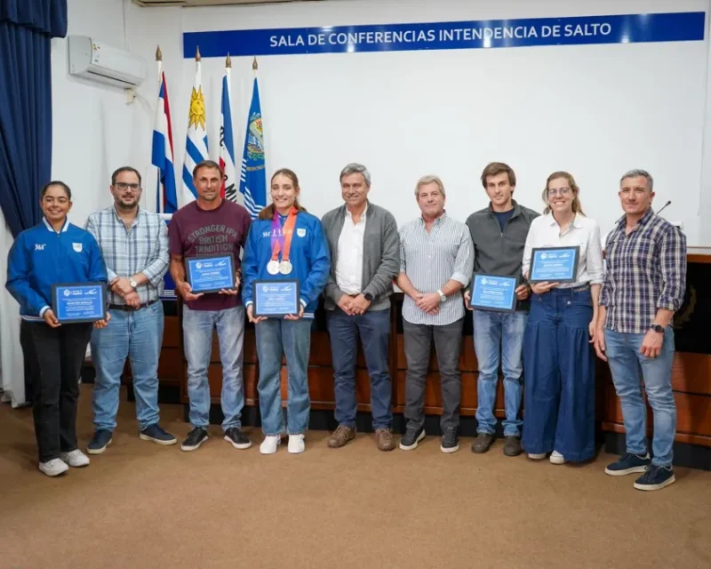 Salto reconoció a los cuatro deportistas que representaron a Uruguay en canotaje en los ODESUR 2026